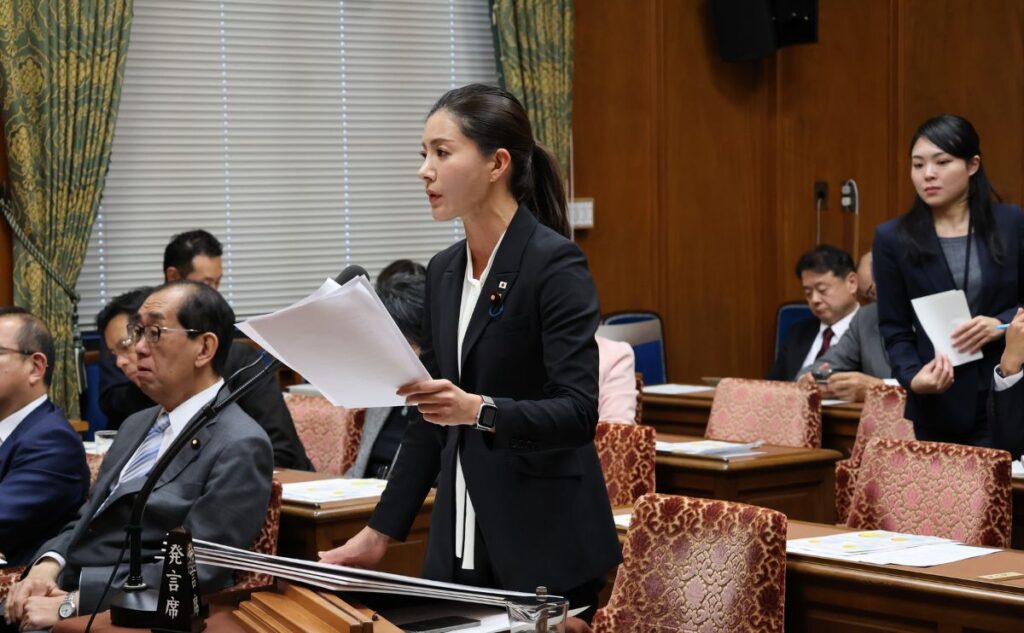 吉川りな【国会 １２/１８】　選択的夫婦別姓に反対！